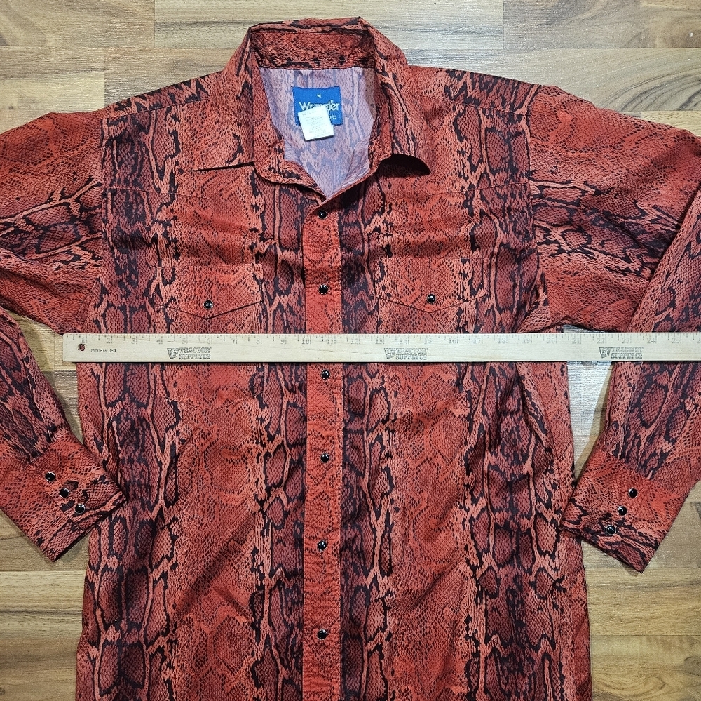 Wrangler Snakeskin Western Shirt Men’s M Red Black Pearl Snap Vintage - Picture 4 of 7